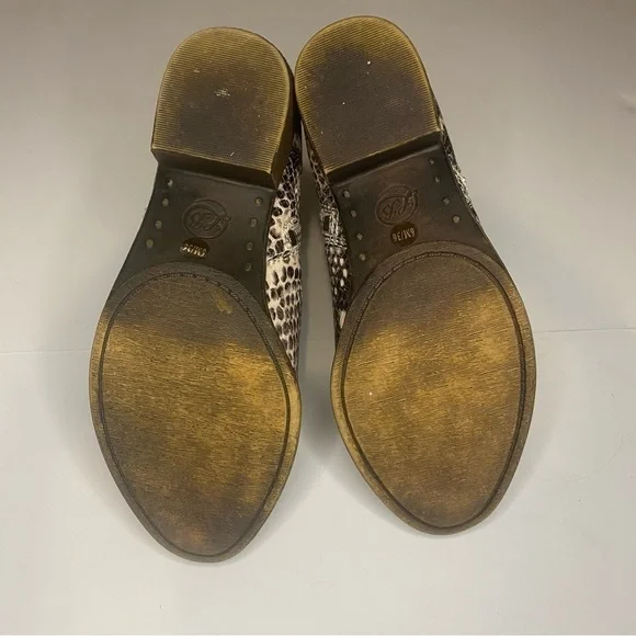 Lucky Brand Basel Almond Toe Ankle Booties Zip Avorio Snake Print size 6 - Picture 4 of 8